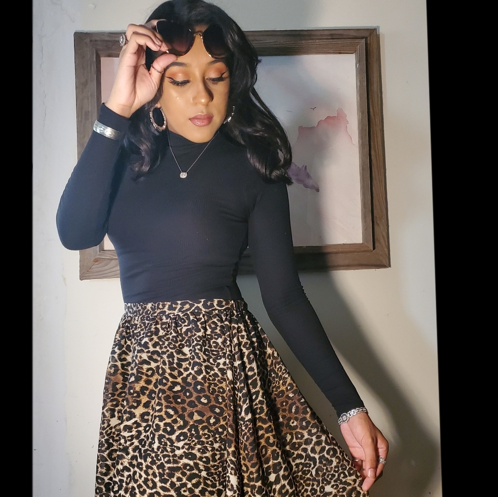 High-low flowy cheetah print skirt 😻